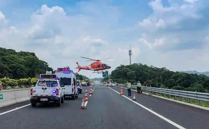 海勃湾区高速公路汽车救援案例